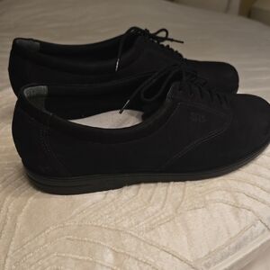 SAS Women's Classic Black Lace-Up Sneakers